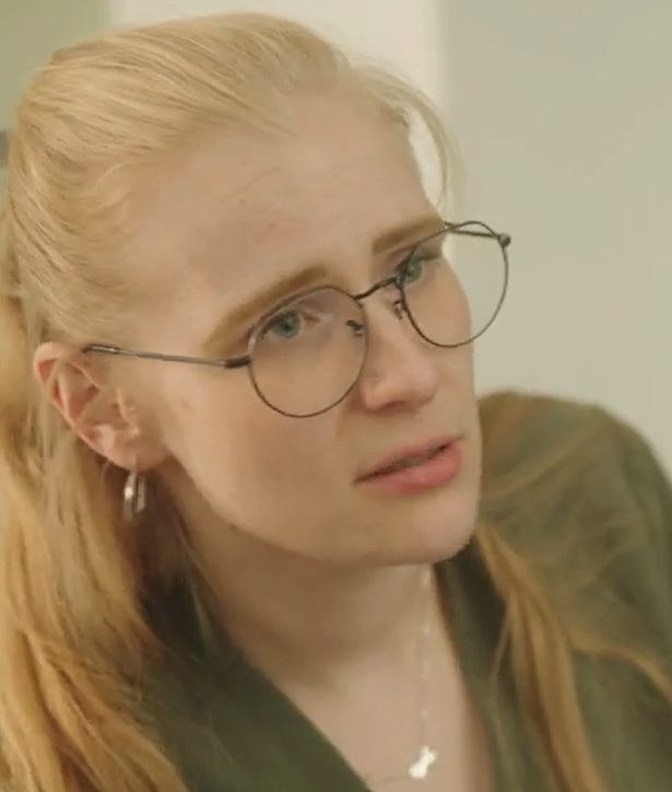 Woman with glassses